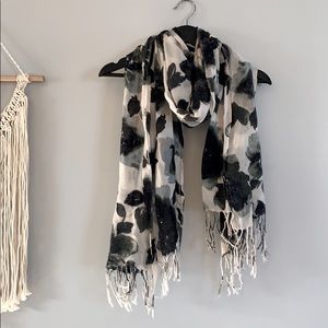 H&M 🌿 Floral Spring Scarf